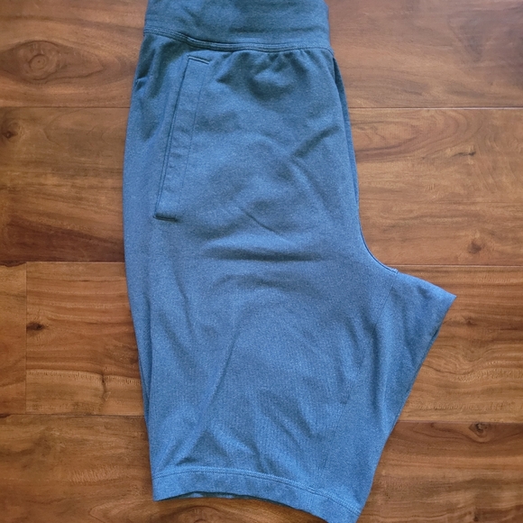 Lululemon Men's Shorts - Picture 4 of 9